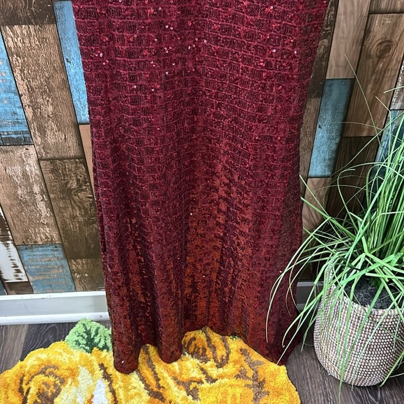 Miss Ord XL Ruby red sequins ball gown - Picture 5 of 15